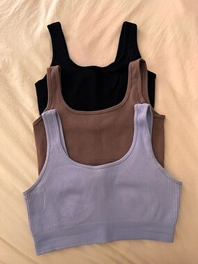 Women’s sports bra-size small
